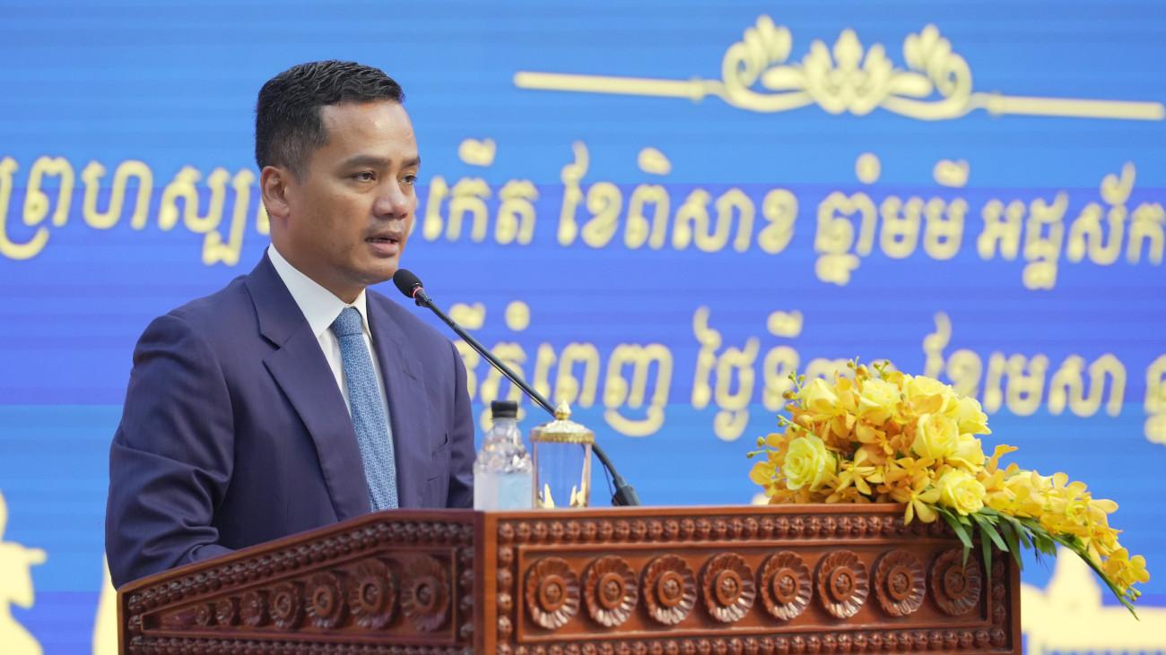 ពិធីប្រកាសដាក់ឱ្យអនុវត្តជាផ្លូវការនូវកម្មវិធីព័ត៌មានវិទ្យាសម្រាប់ទទួលពាក្យស្នើសុំ និងផ្តល់សេវារដ្ឋបាលតាមប្រព័ន្ធអនឡាញនៅគ្រប់អង្គភាពច្រកចេញចូលតែមួយនៃរដ្ឋបាលរាជធានី ខេត្ត